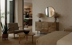 Narrativ Lofts - Serena - Beautiful Colonial Suite